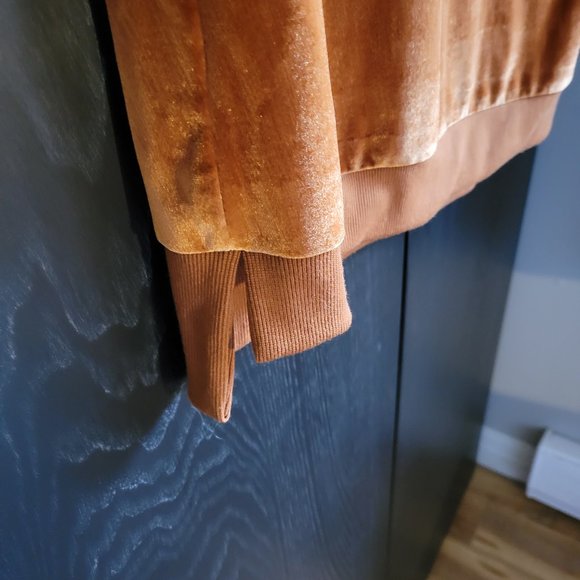 Ruched sleeve velour tunic - Picture 3 of 4